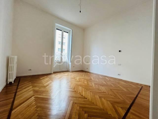Appartamento in affitto a Milano piazza Santa Maria Beltrade, 2, box, ascensore, doppia esposizione TrovaCasa