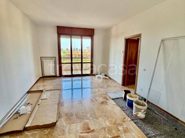 Appartamento in affitto a Modena via Carlo Sigonio, posto auto, terrazzo, parzialmente arredato TrovaCasa