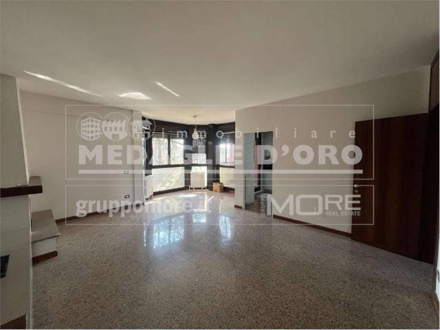 Appartamento in affitto a Modena ad.Ze V.Le Buon Pastore, box, terrazzo, parzialmente arredato TrovaCasa