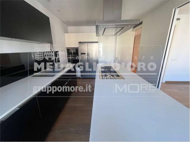 Appartamento in affitto a Modena ad.Ze via Emilia Centro, immobile di prestigio, parzialmente arredato, ascensore TrovaCasa