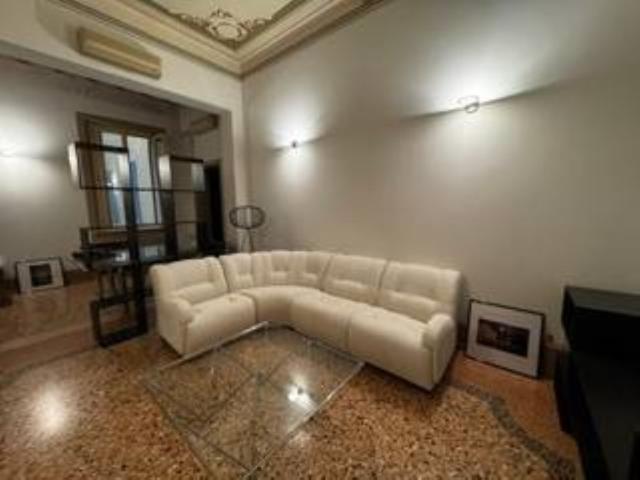 Appartamento in affitto a Modena largo Porta Bologna, arredato, ascensore, centrale TrovaCasa