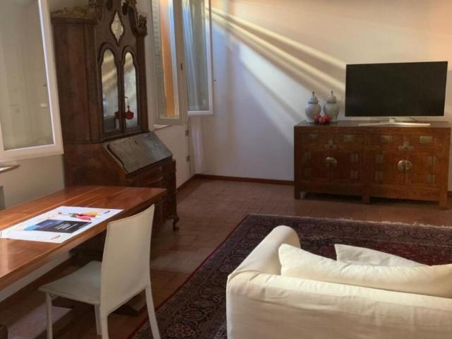 Appartamento in affitto a Modena, non arredato/vuoto, travi a vista, buono stato TrovaCasa