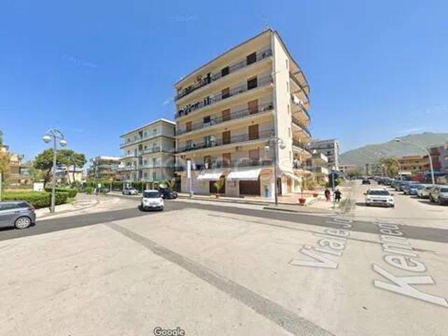 Appartamento in affitto a Mondragone viale John Fitzgerald Kennedy No Number, vista mare, ascensore, balcone TrovaCasa