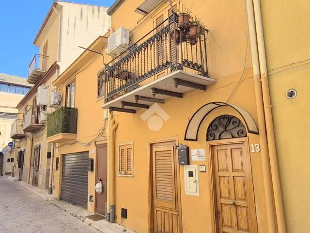 Appartamento in affitto a Monreale via Fontana Rotonda, 13, non arredato/vuoto, terrazzo, ultimo piano TrovaCasa