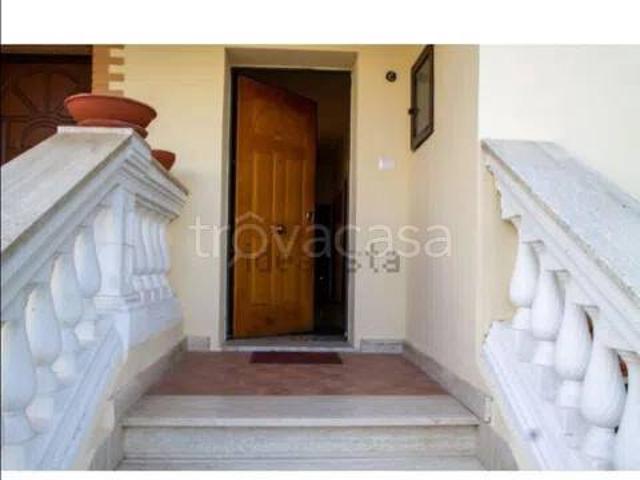 Appartamento in affitto a Montalto di Castro via Dei Salici, giardino, terrazzo, caminetto TrovaCasa