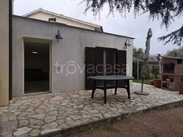 Appartamento in affitto a Montalto di Castro via Dei Salici, giardino, terrazzo, cancello elettrico TrovaCasa