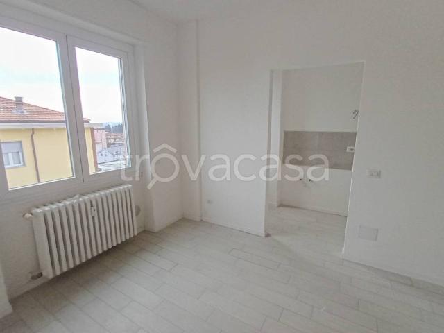 Appartamento in affitto a Montano Lucino via Verga, 2, non arredato/vuoto, ascensore, giardino condominiale TrovaCasa
