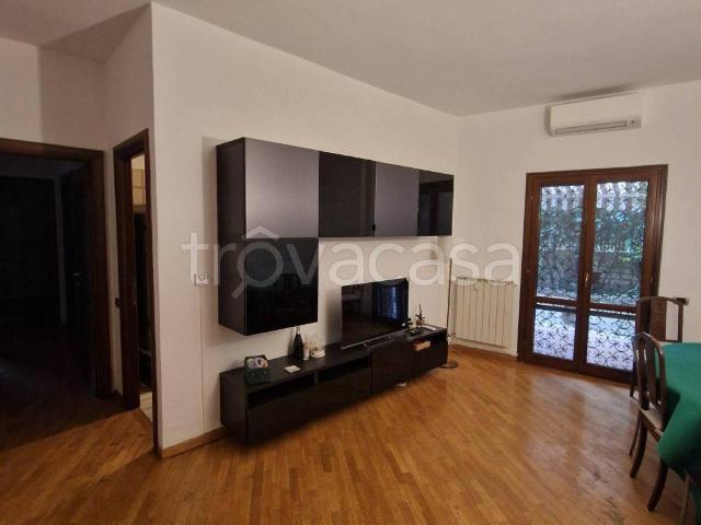 Appartamento in affitto a Monte Porzio Catone viale Ercole Consalvi, arredato, giardino privato, cucina abitabile TrovaCasa