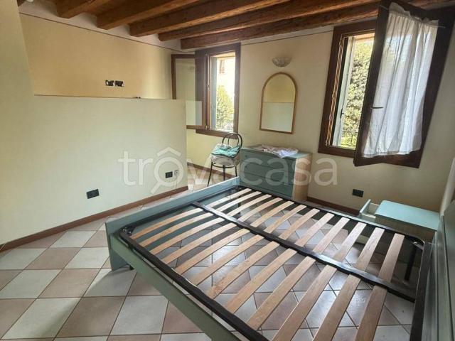 Appartamento in affitto a Montecchio Maggiore via 4 Novembre, arredato, travi a vista, centrale TrovaCasa