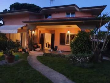 Appartamento in affitto a Montignoso, case in affitto Montignoso