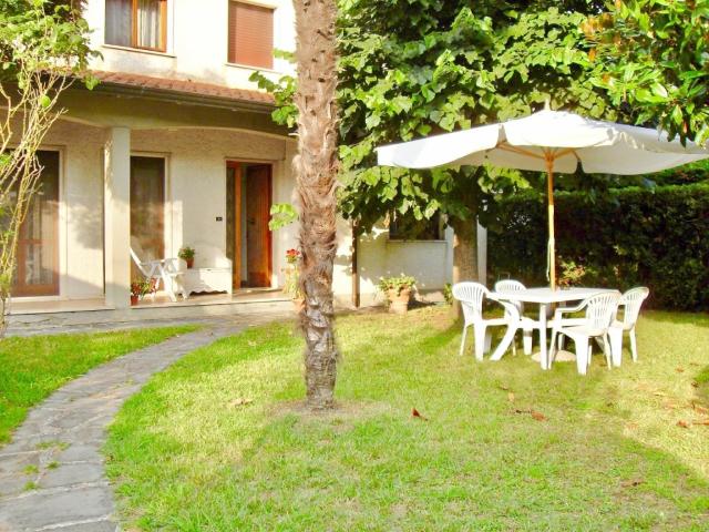 Appartamento in affitto a Montignoso, arredato, giardino, buono stato TrovaCasa