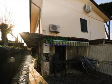 Appartamento in affitto a Montignoso via Gramsci, 49, aria condizionata, angolo cottura, bagno finestrato TrovaCasa
