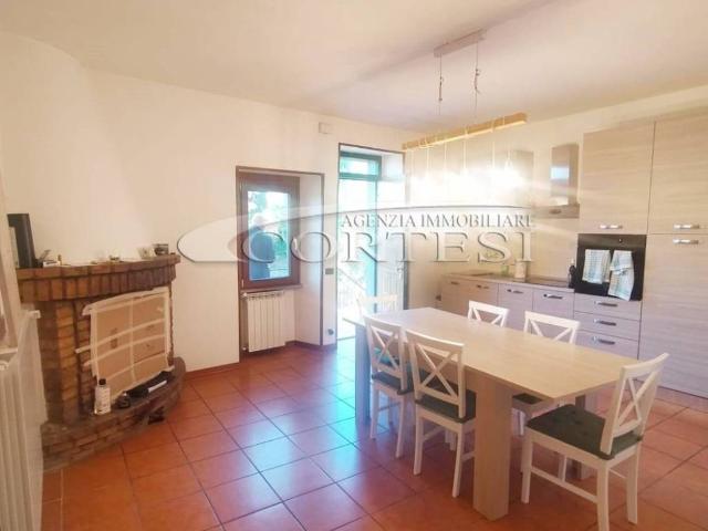 Appartamento in affitto a Montone via dell'Industria, non arredato/vuoto, giardino, terrazzo TrovaCasa