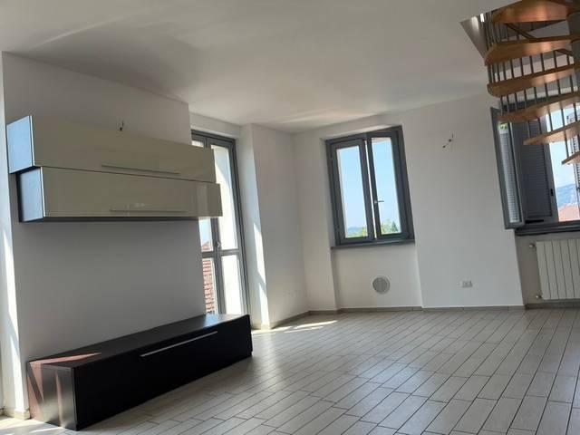 Appartamento in affitto a Monvalle VA