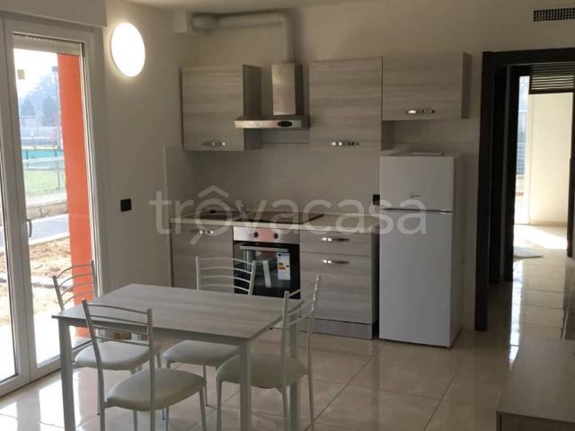 Appartamento in affitto a Monza via Ippolito Nievo, 4, arredato, aria condizionata, cucina a vista TrovaCasa