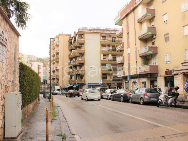 Appartamento in affitto a Napoli via Consalvo, doppia esposizione, luminoso, balcone TrovaCasa