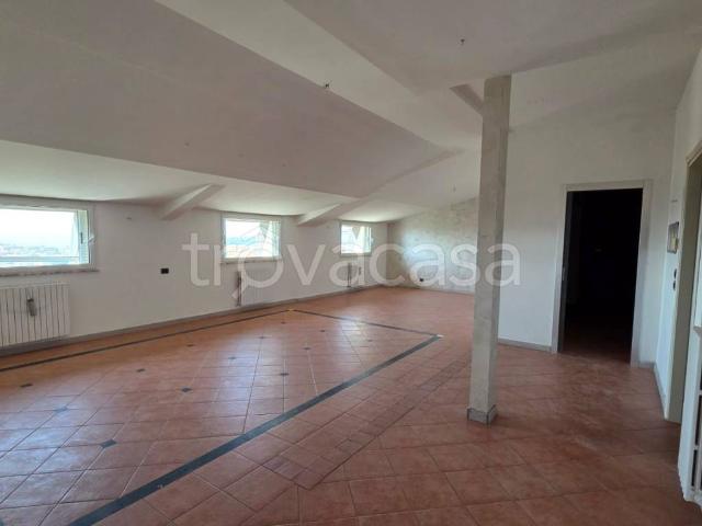 Appartamento in affitto a Napoli via Camaldolilli, non arredato/vuoto, box, vista panoramica TrovaCasa