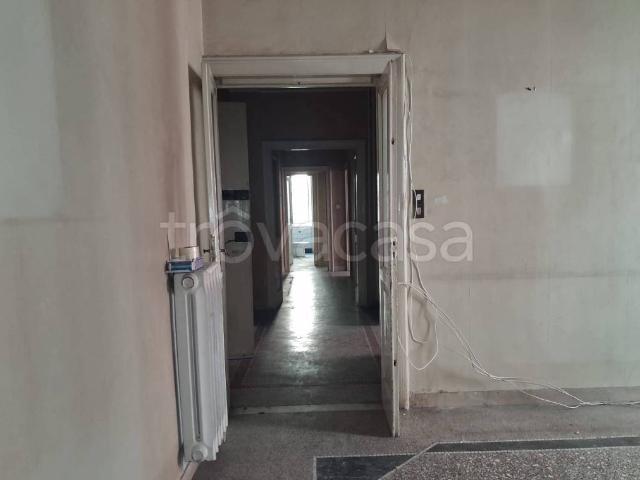 Appartamento in affitto a Napoli via Domenico di Gravina, servizio di portineria, cucina abitabile, studio TrovaCasa