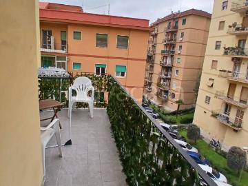 Appartamento in affitto a Napoli via e. A. Mario, posto auto, parzialmente arredato, buono stato TrovaCasa