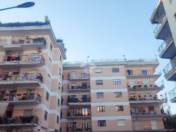 Appartamento in affitto a Napoli via Edoardo Nicolardi, 143, non arredato/vuoto, posto auto, ascensore TrovaCasa