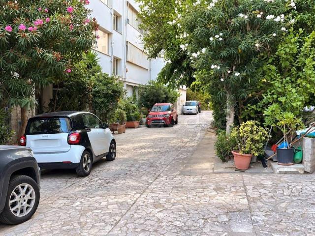 Appartamento in affitto a Napoli via Francesco Petrarca, 175, arredato, posto auto, immobile di prestigio TrovaCasa