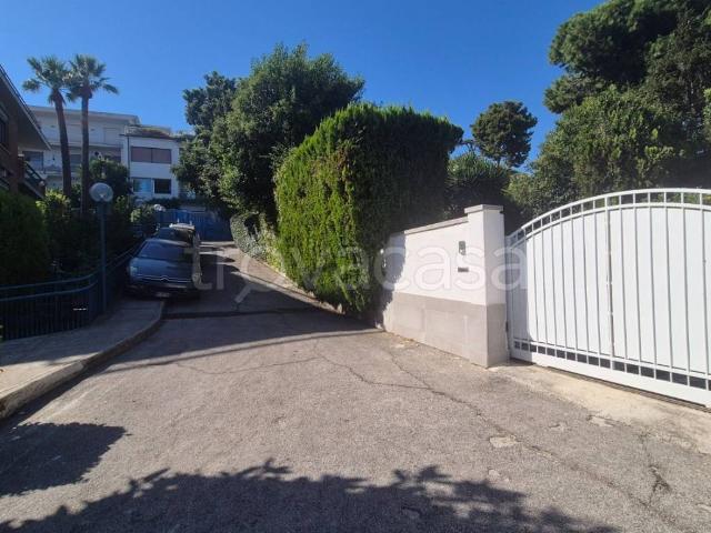 Appartamento in affitto a Napoli via Francesco Petrarca, 26/1, arredato, riscaldamento centralizzato TrovaCasa