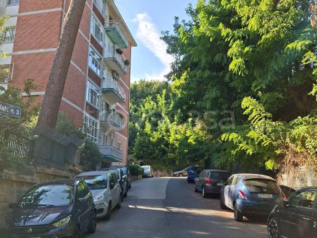 Appartamento in affitto a Napoli via Francesco Petrarca, 20, non arredato/vuoto, posto auto, riscaldamento autonomo TrovaCasa