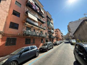 Appartamento in affitto a Napoli via Montevergine, non arredato/vuoto, riscaldamento autonomo, luminoso TrovaCasa