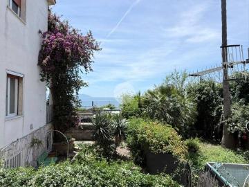 Appartamento in affitto a Napoli via Marechiaro, 118, non arredato/vuoto, giardino privato, posto auto TrovaCasa