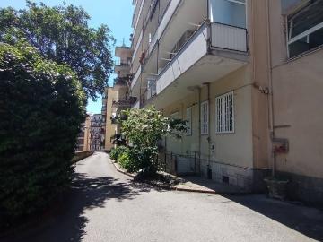 Appartamento in affitto a Napoli via Michelangelo Naccherino, non arredato/vuoto, box, posto auto scoperto TrovaCasa