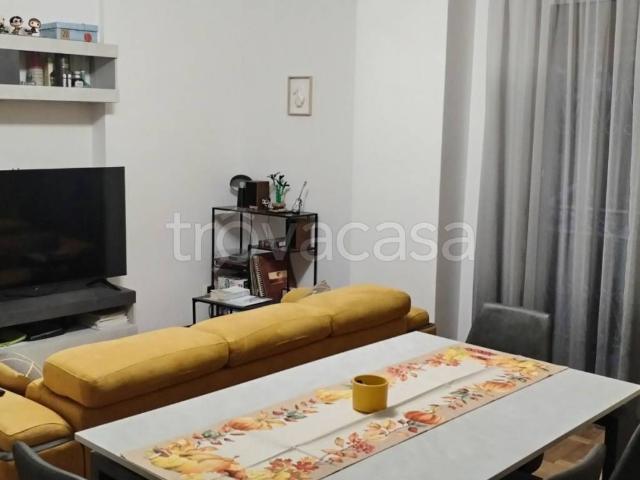 Appartamento in affitto a Napoli via San Giacomo dei Capri, non arredato/vuoto, posto auto, riscaldamento autonomo TrovaCasa