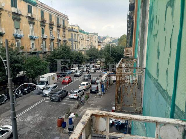 Appartamento in affitto a Napoli via Santa Teresa degli Scalzi, 118, non arredato/vuoto, da ristrutturare, ascensore TrovaCasa