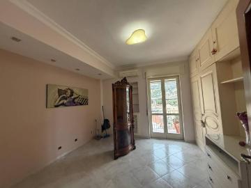 Appartamento in affitto a Napoli via Paolo della Valle, non arredato/vuoto, riscaldamento autonomo, ascensore TrovaCasa