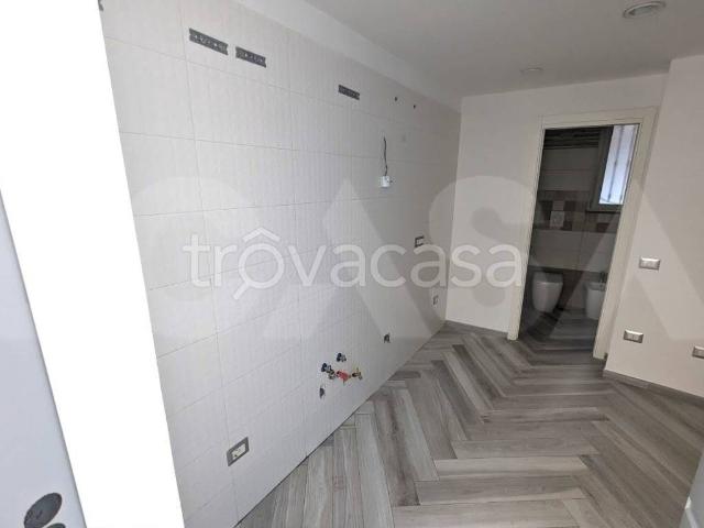 Appartamento in affitto a Napoli via Vittorio Emanuele III, non arredato/vuoto, centrale, soppalco TrovaCasa