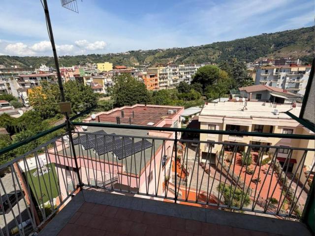 Appartamento in affitto a Napoli via Vicinale Campanile, non arredato/vuoto, ascensore, centrale TrovaCasa