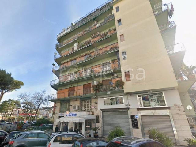 Appartamento in affitto a Napoli viale dei Pini, 101, non arredato/vuoto, posto auto, ascensore TrovaCasa