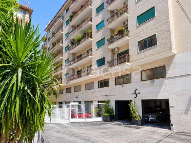 Appartamento in affitto a Napoli vico Santa Maria a Cappella Vecchia, 8b, non arredato/vuoto, posto auto, ascensore TrovaCasa
