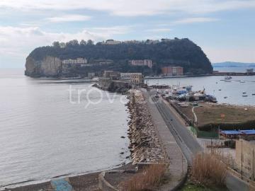Appartamento in affitto a Napoli discesa Coroglio, arredato, terrazzo, ristrutturato TrovaCasa