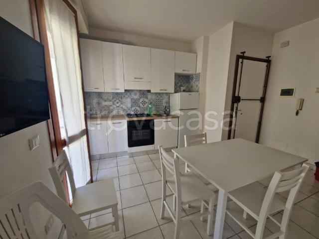 Appartamento in affitto a Nettuno via Fratelli Rosselli, arredato, fronte mare, ascensore TrovaCasa