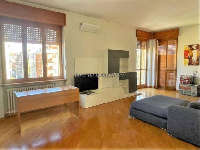Appartamento in affitto a Novara via Giacomo Leopardi, 6, arredato, box, ultimo piano TrovaCasa