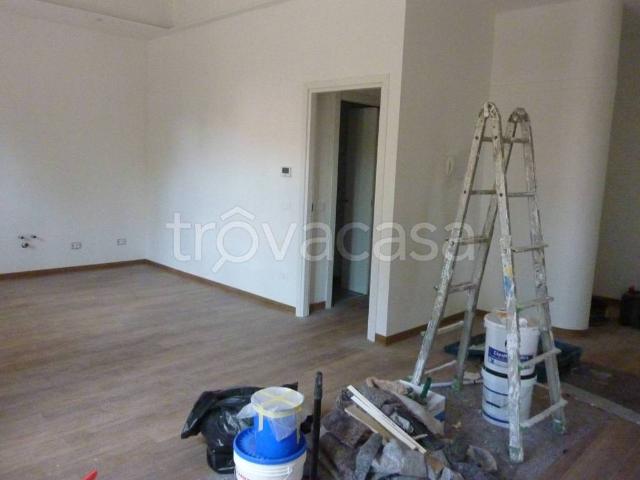 Appartamento in affitto a Novara viale Dante Alighieri, non arredato/vuoto, riscaldamento autonomo, cantina TrovaCasa