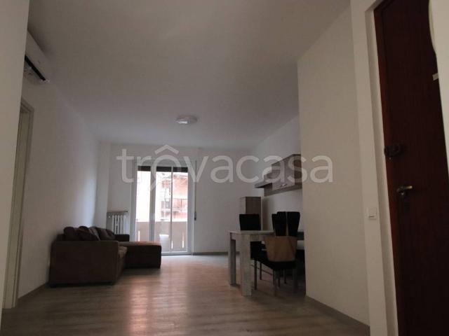 Appartamento in affitto a Novara, terrazzo, parzialmente arredato, ascensore TrovaCasa