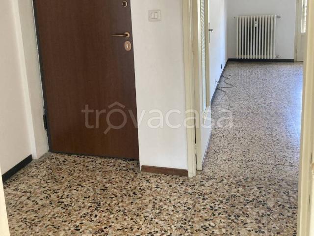 Appartamento in affitto a Novara strada Privata Bellazzi, non arredato/vuoto, posto auto, centrale TrovaCasa