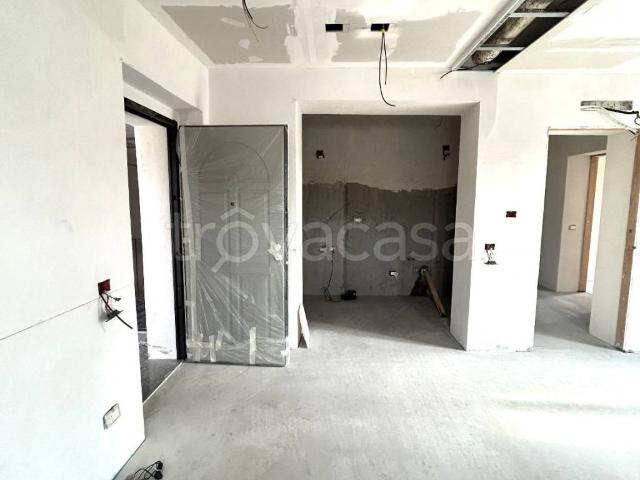 Appartamento in affitto a Olgiate Comasco via Indipendenza, non arredato/vuoto, posto auto, terrazzo TrovaCasa