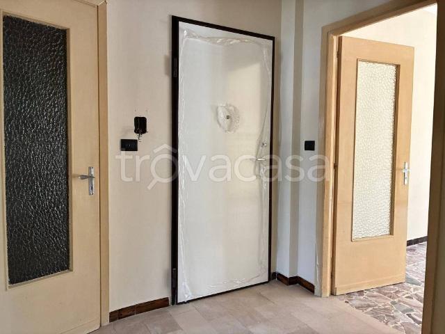 Appartamento in affitto a Orbassano via Castellazzo, 35, non arredato/vuoto, box, ascensore TrovaCasa