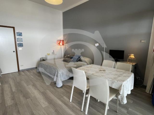 Appartamento in affitto a Ospedaletti via Aurelia Levante, 56, non arredato/vuoto, riscaldamento autonomo, vista mare TrovaCasa