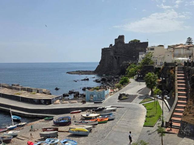 Appartamento in affitto a Aci Castello CT