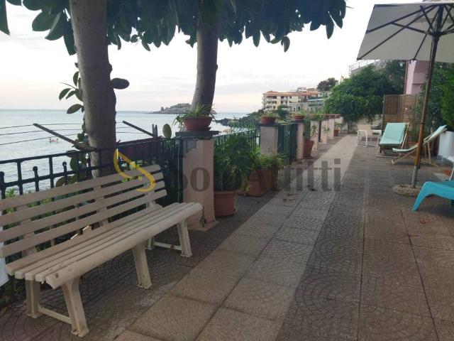 Appartamento in affitto a Aci Castello CT