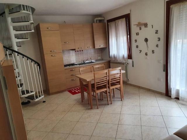 Appartamento in affitto a Adria RO