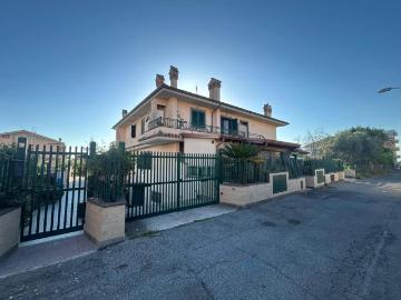 Appartamento in affitto a Albano Laziale RM